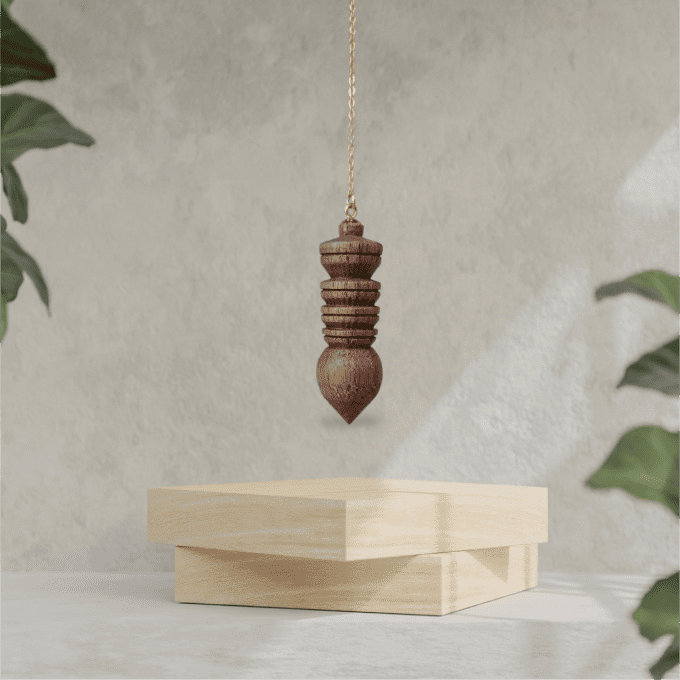 Pendule en bois de noyer